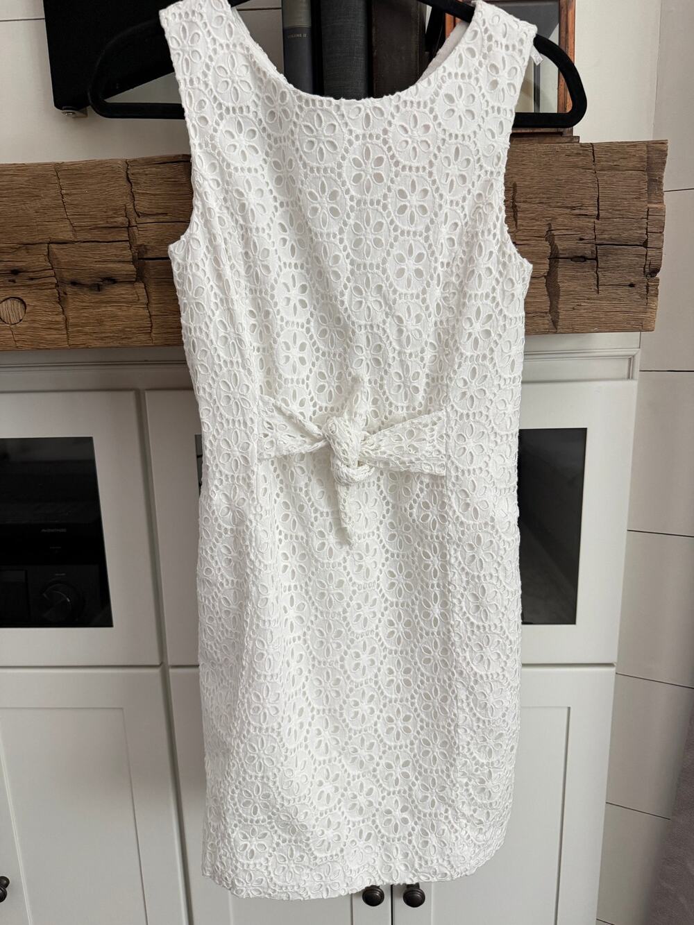 Lilly Pulitzer White Eyelet Shift Dress Size 2 Sand Dollar Resort preppy